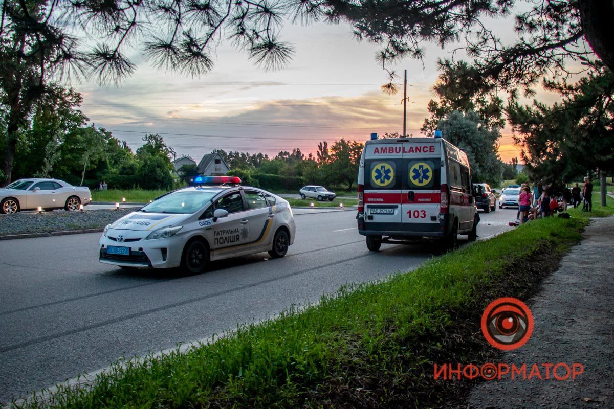 На месте работают полиция и скорая