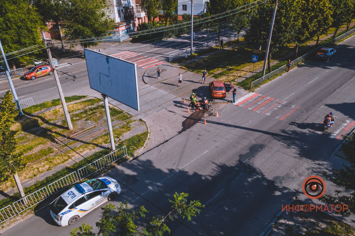 В этот момент Рабочую пересекал автомобиль Skoda, который выехал со двора