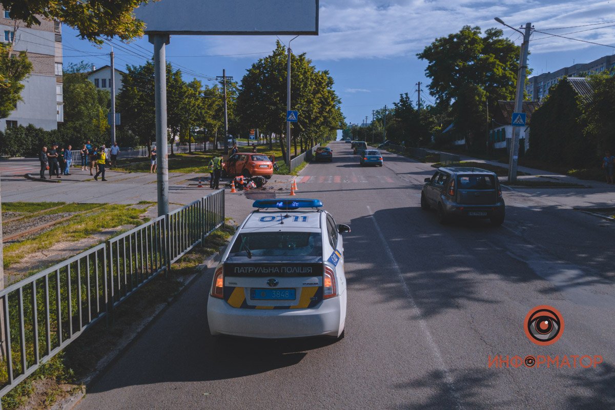 Движение по Рабочей не затруднено, в левой полосе стоит патрульное авто