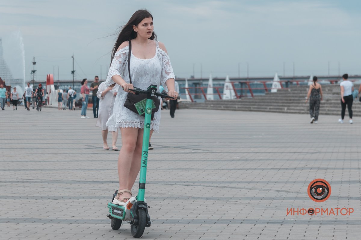 Кто это там?