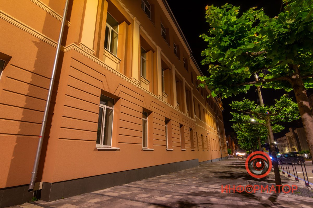 Стены школы