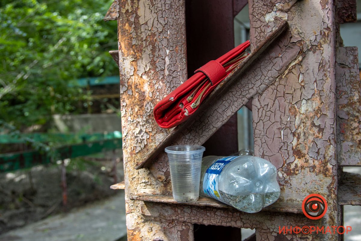 Не донесли до мусорного бака Не донесли до мусорного бака