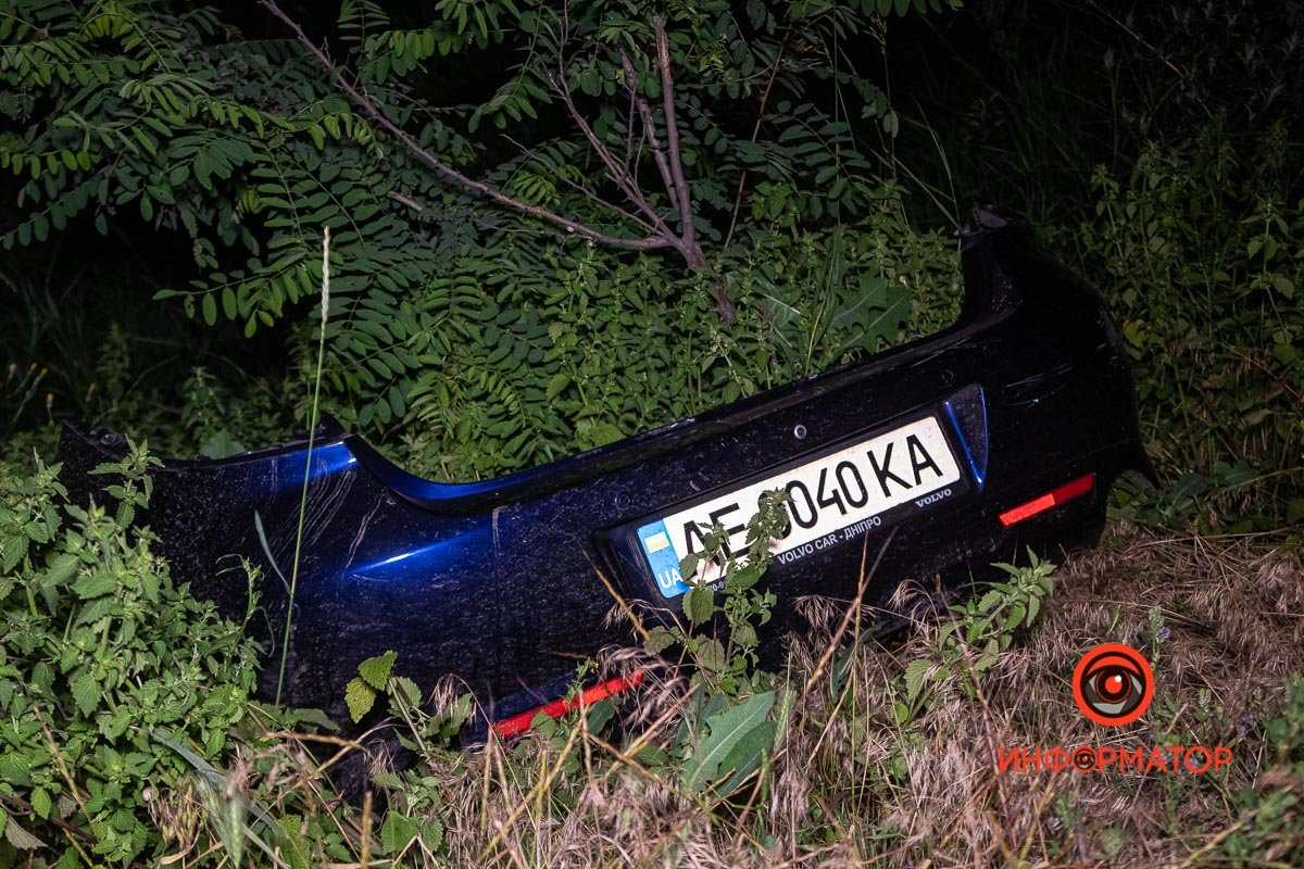 После удара Mazda вынесло в кювет