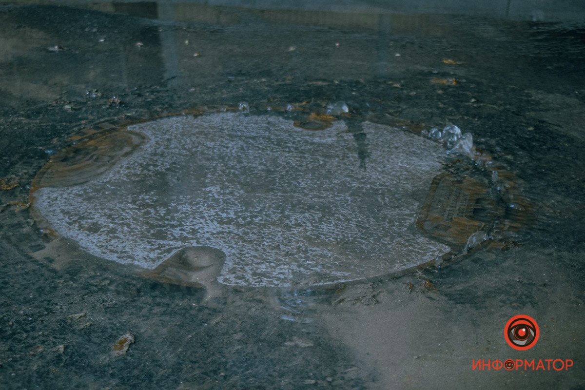 Во время дождей заливает двор Во время дождей заливает двор