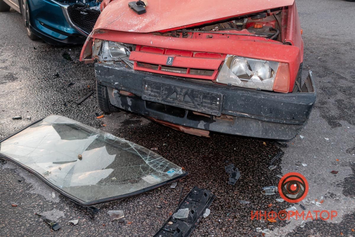 Столкнулись ВАЗ и Mazda