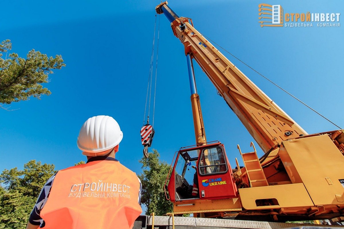 Высота флагштока - 72 метра