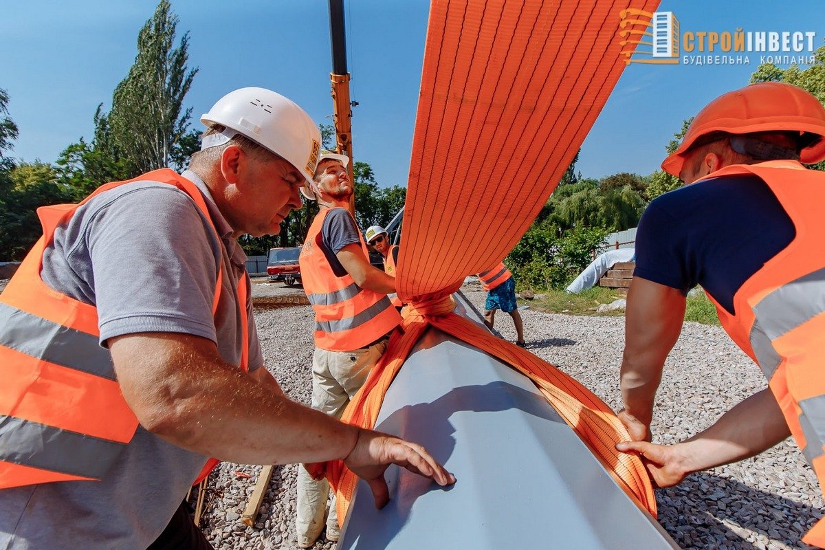 В планах - мощение дорожек тротуарными и гранитными плитами