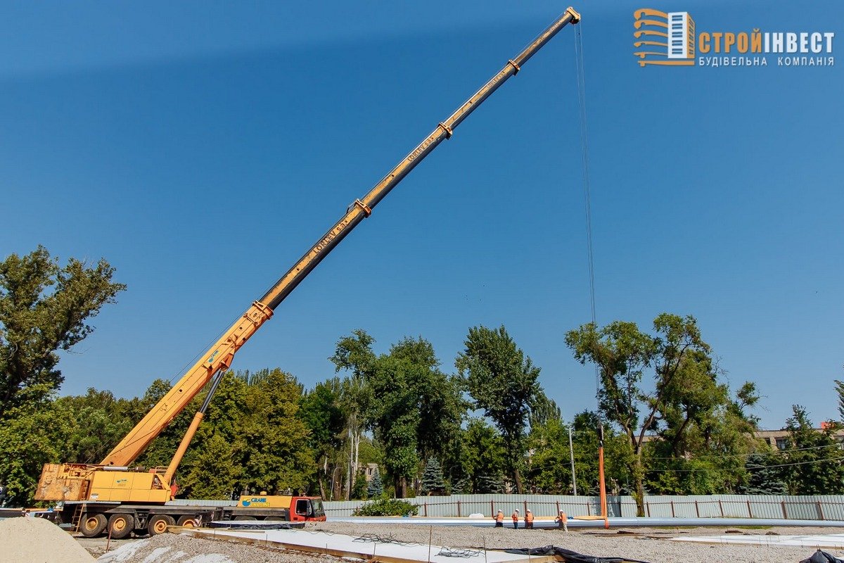 Также будут высажены деревья, будет выполнена дизайнерская подсветка данной территории