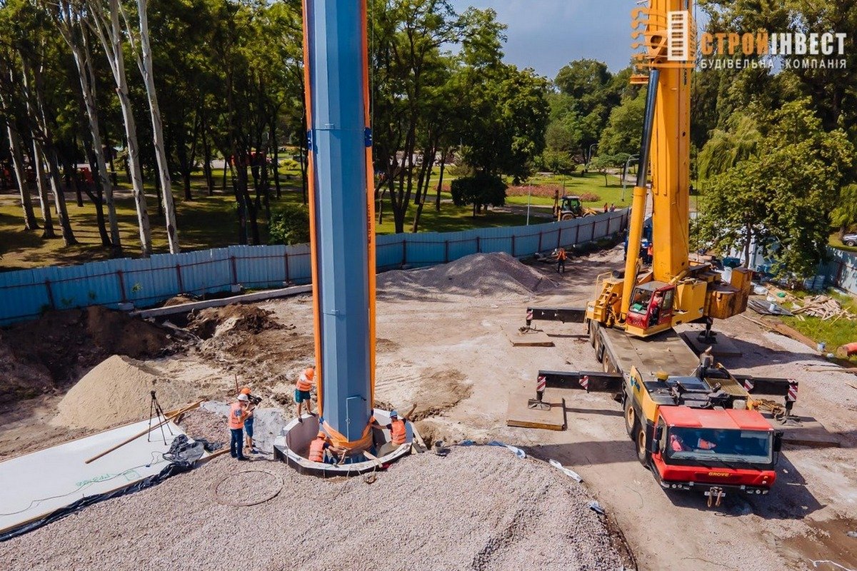 При монтаже задействовали почти 20 специалистов и 2 единицы специализированной техники