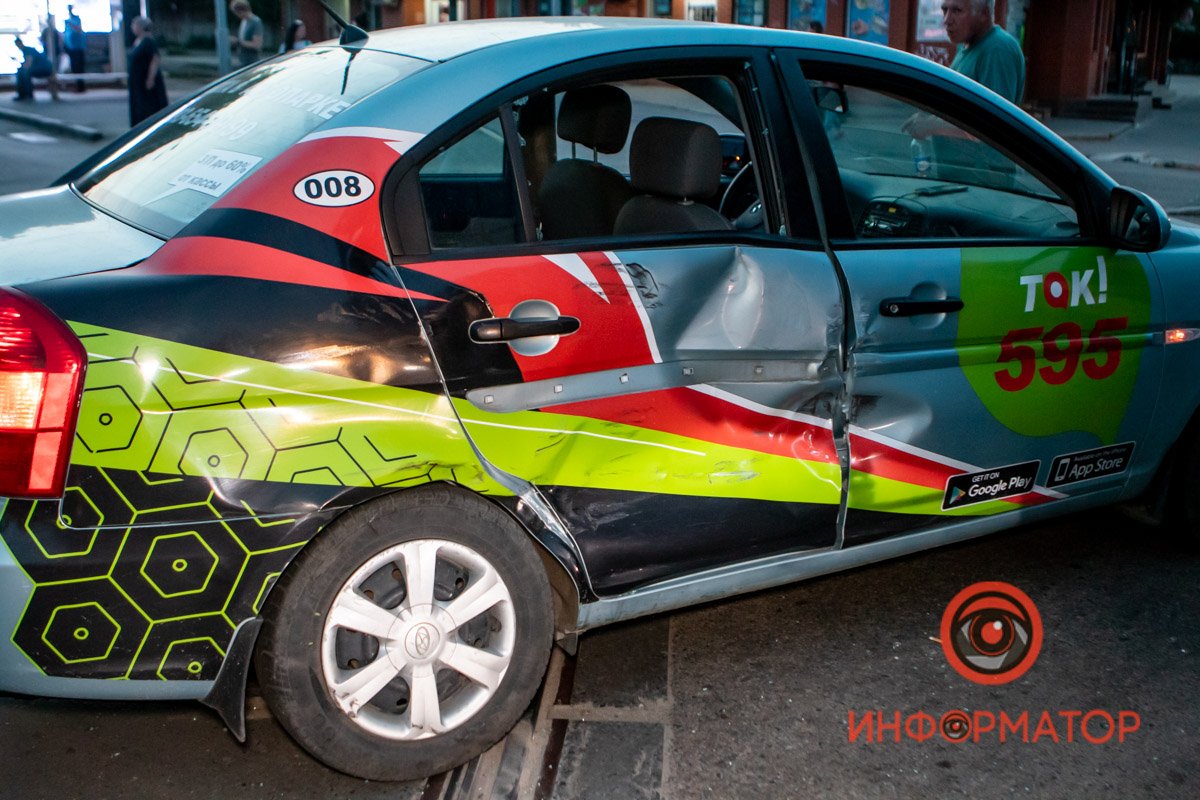 Столкнулись такси Hyundai и бетономешалка Volvo