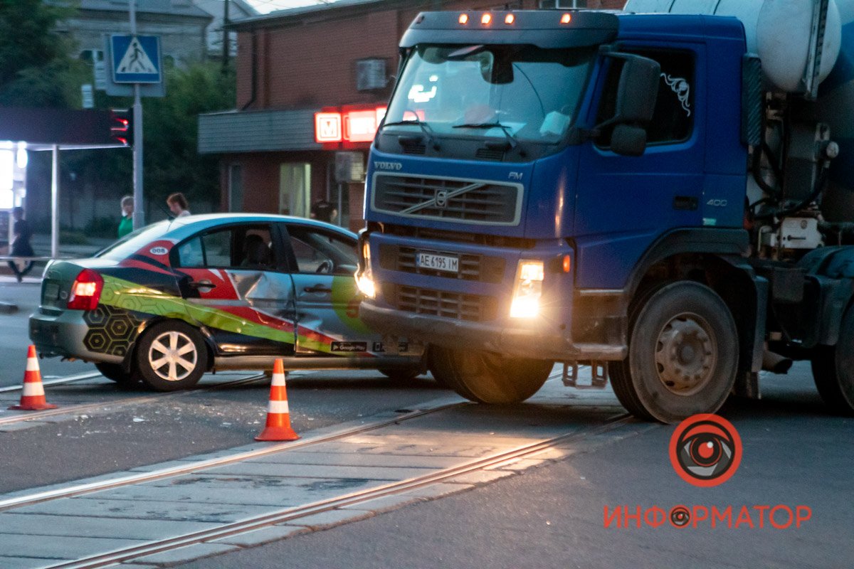 Скорая забрала мужчину в больницу №16