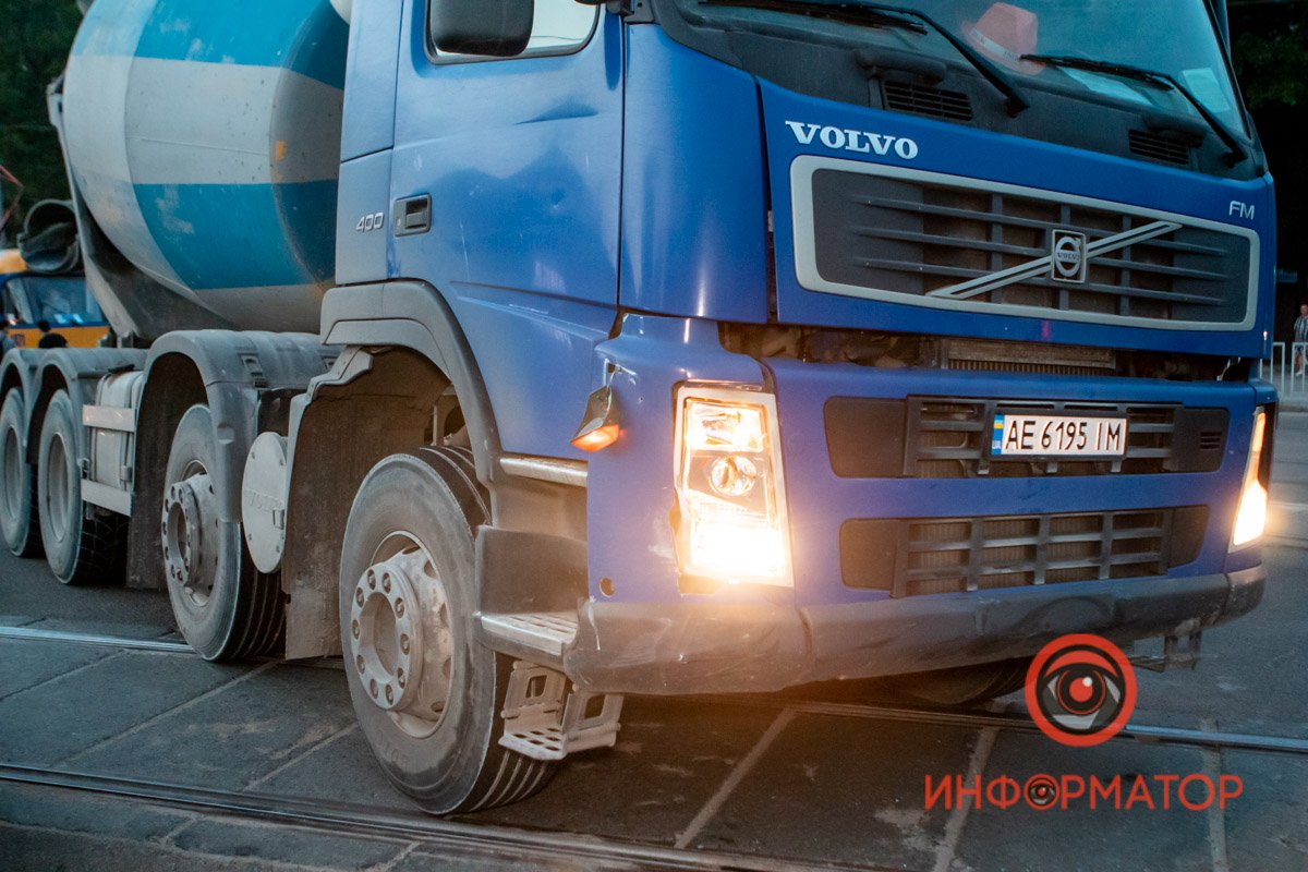 Бетономешалка ехала по Рабочей от Пушкина