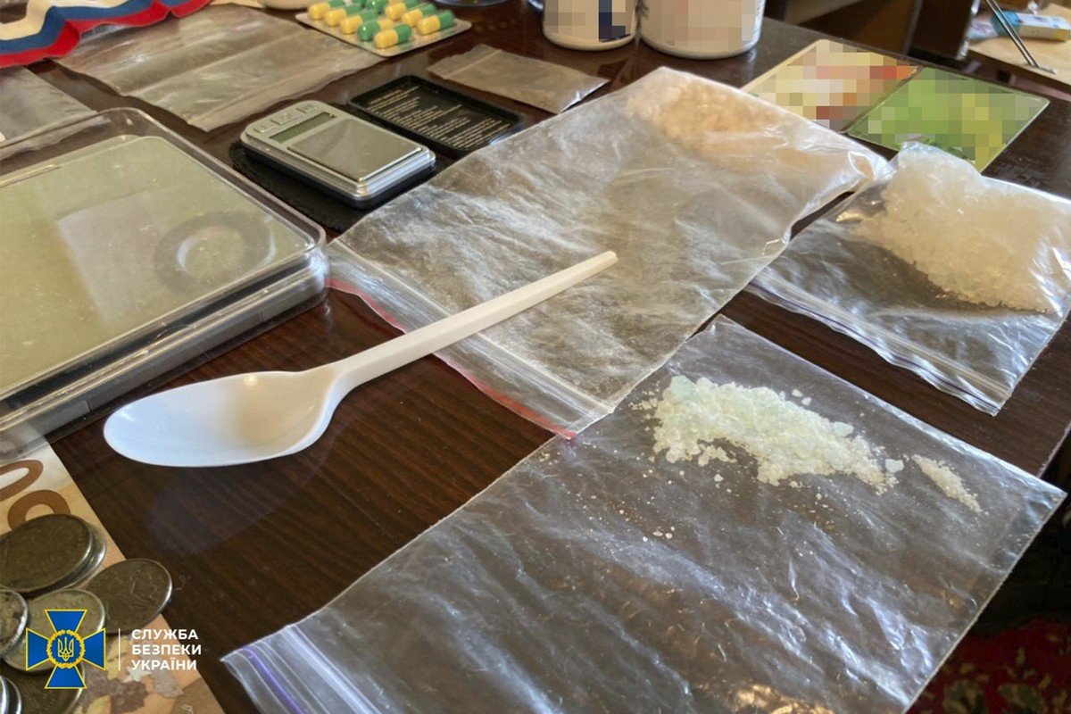 Вещества мужчина получал по почте