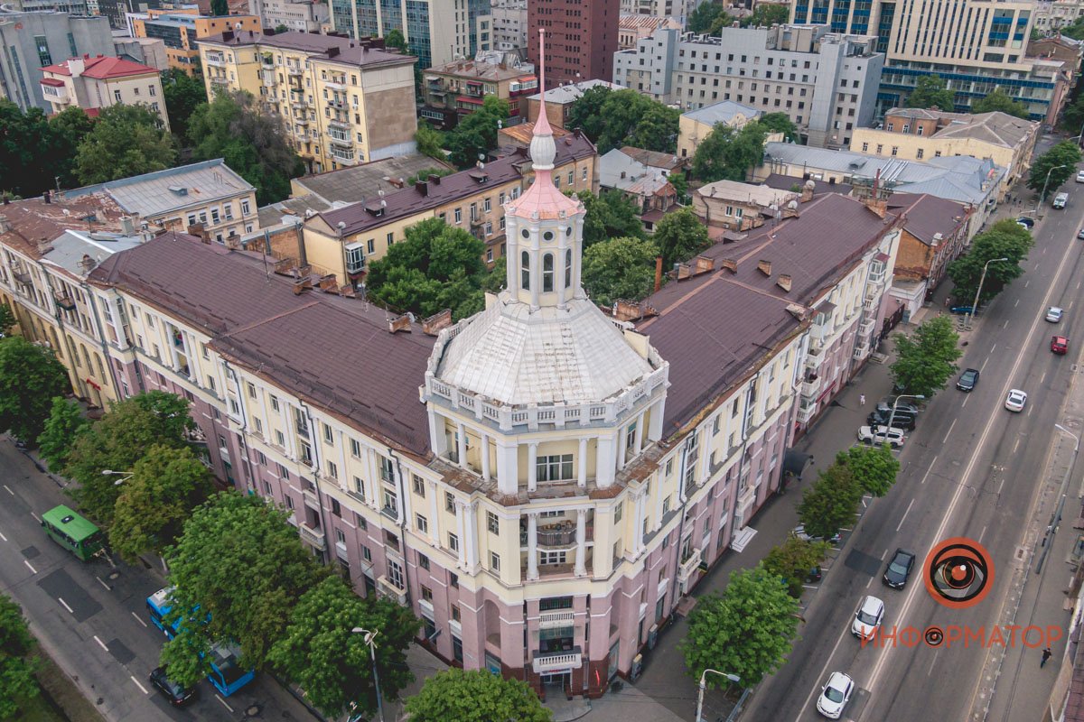 Под куполом