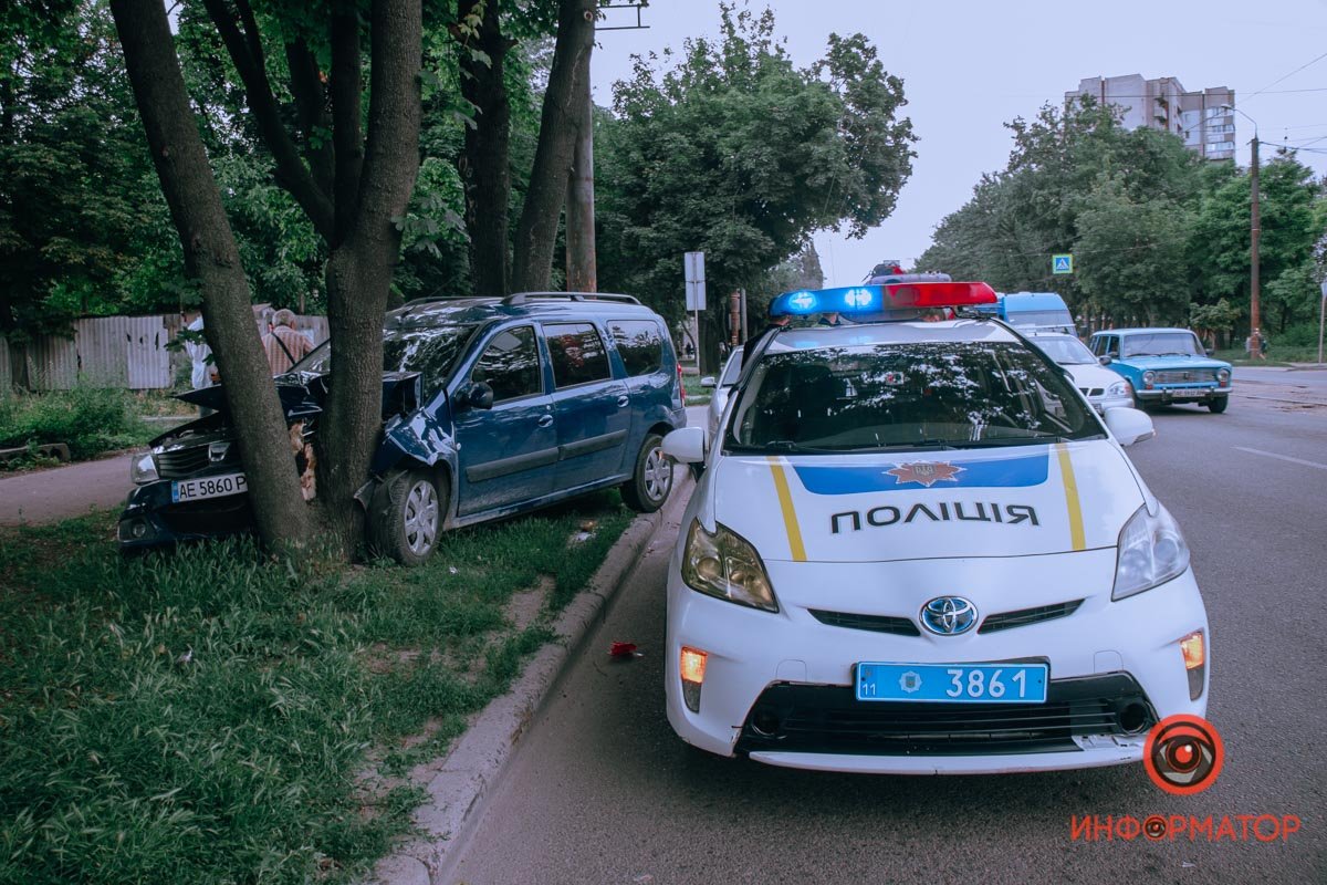 На месте работает полиция На месте работает полиция