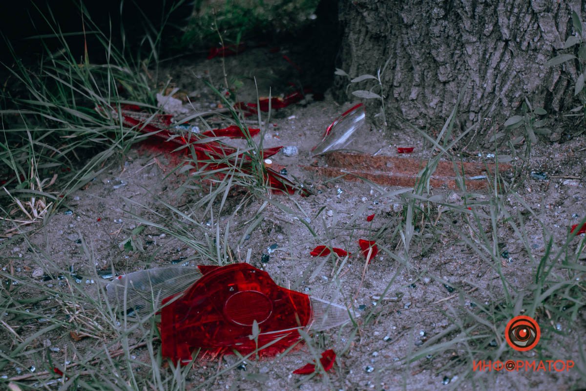 Dacia влетел в дерево Dacia влетел в дерево