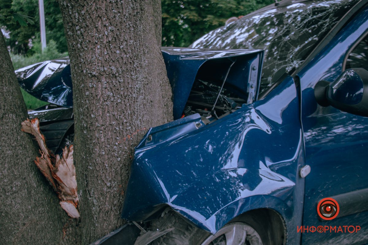 Dacia двигался по проспекту Богдана Хмельницкого в сторону Мирного Dacia двигался по проспекту Богдана Хмельницкого в сторону Мирного