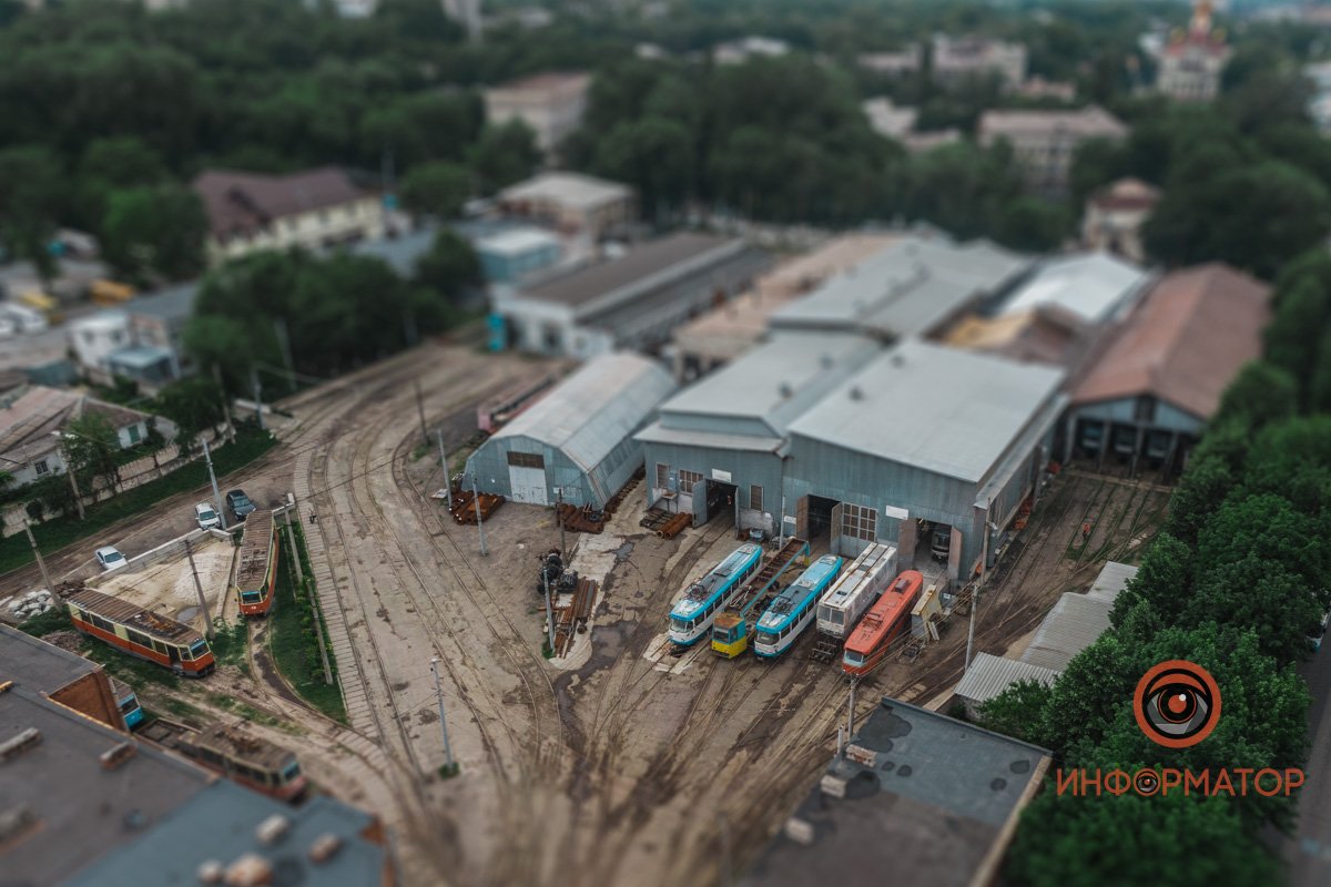 Играться вагончиками