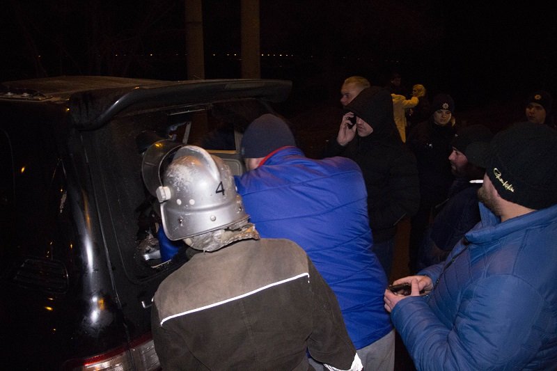 ДТП на Набережной: Lexus врезался в дорожный барьер (ВИДЕО) 2