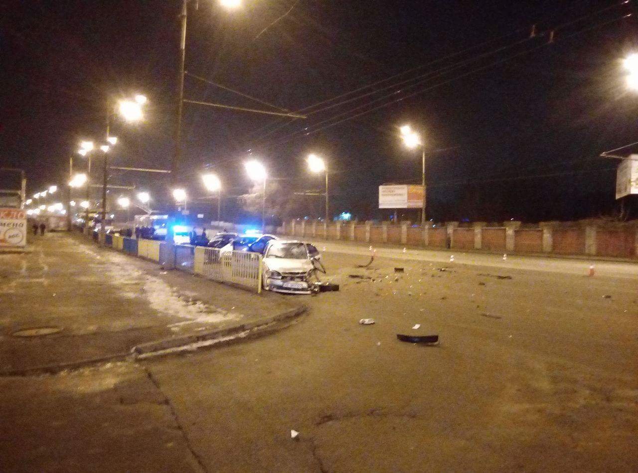 ДТП на Слобожанском проспекте: лоб в лоб столкнулись Mitsubishi Lancer и Daewoo Lanos (ФОТО, ВИДЕО) 1