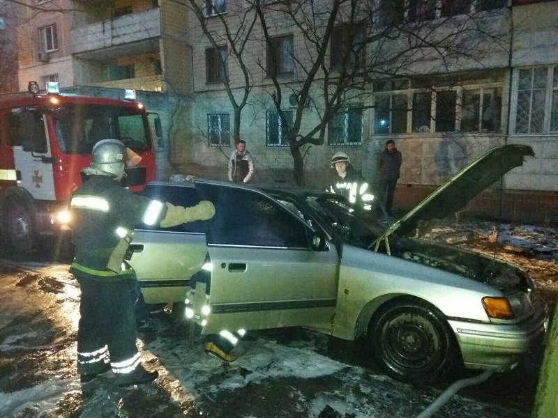 На Поля горел автомобиль: подробности (ФОТО) 1