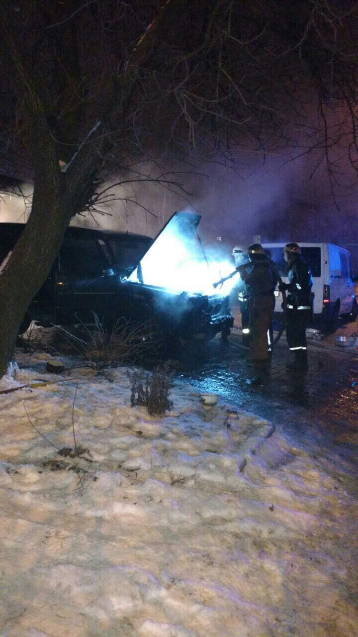 В Днепре на улице Петлюры загорелся Mercedes-Benz G 500 (ФОТО) 1