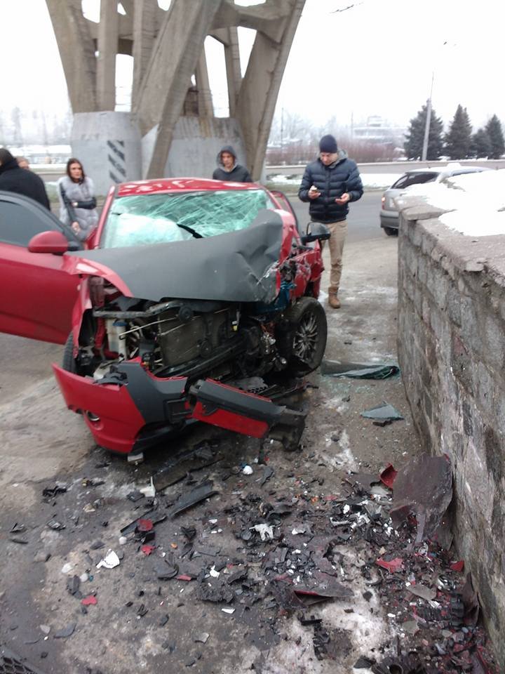 Так себе Новый год: в Днепре два ДТП случились практически в одном и том же месте (ФОТО) 1