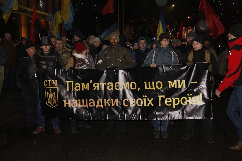 В Днепре состоялось факельное шествие в честь Бандеры: как это было (ФОТО) 8