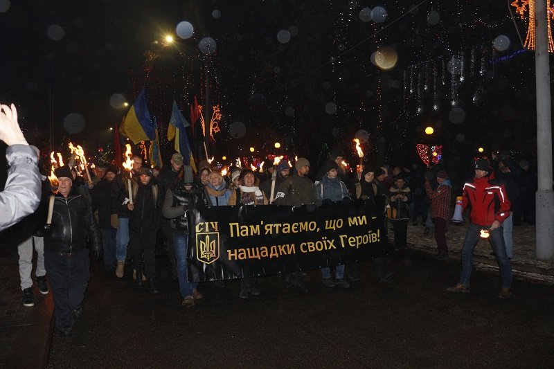 В Днепре состоялось факельное шествие в честь Бандеры: как это было (ФОТО) 11