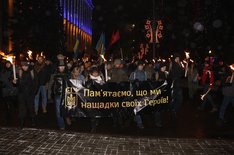 В Днепре состоялось факельное шествие в честь Бандеры: как это было (ФОТО) 12