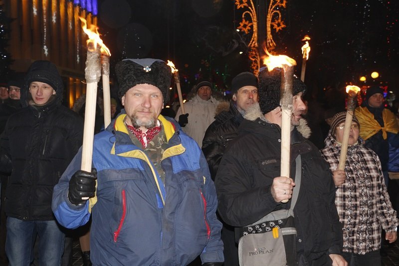 В Днепре состоялось факельное шествие в честь Бандеры: как это было (ФОТО) 16