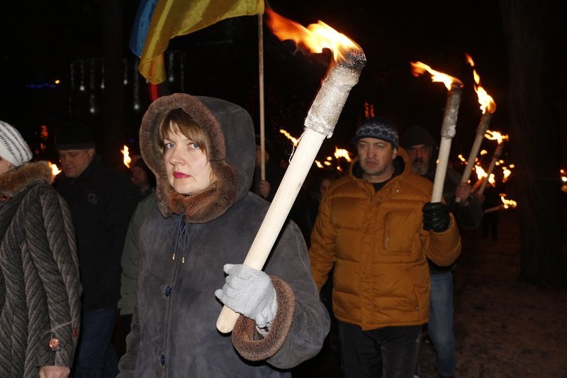 В Днепре состоялось факельное шествие в честь Бандеры: как это было (ФОТО) 17