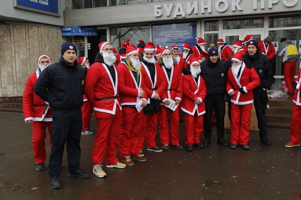 В Днепре прошел марафон Дедов Морозов (ФОТО, ВИДЕО) 2