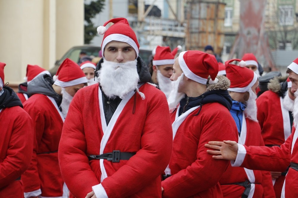 В Днепре прошел марафон Дедов Морозов (ФОТО, ВИДЕО) 3