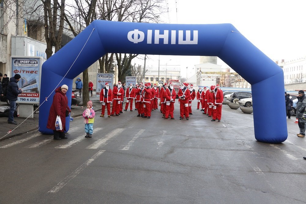 В Днепре прошел марафон Дедов Морозов (ФОТО, ВИДЕО) 4