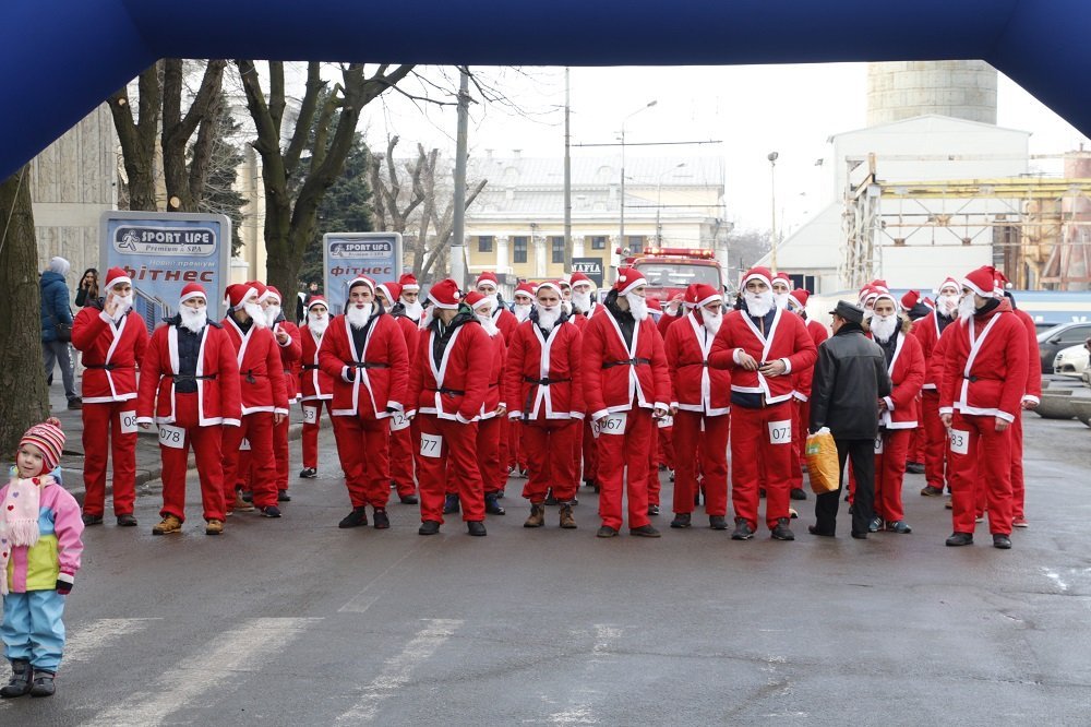 В Днепре прошел марафон Дедов Морозов (ФОТО, ВИДЕО) 5