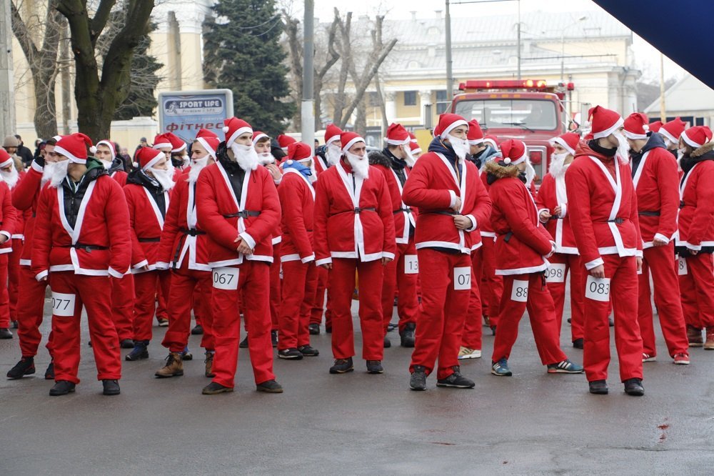 В Днепре прошел марафон Дедов Морозов (ФОТО, ВИДЕО) 6