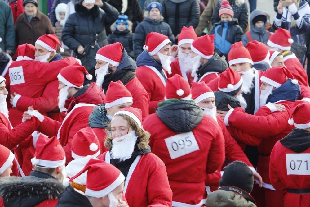 В Днепре прошел марафон Дедов Морозов (ФОТО, ВИДЕО) 13