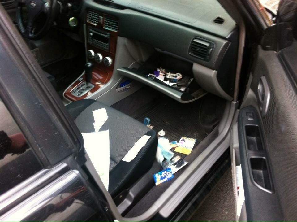 На парковке возле Правда-Кино воры вскрыли сразу два автомобиля (ФОТО) 1