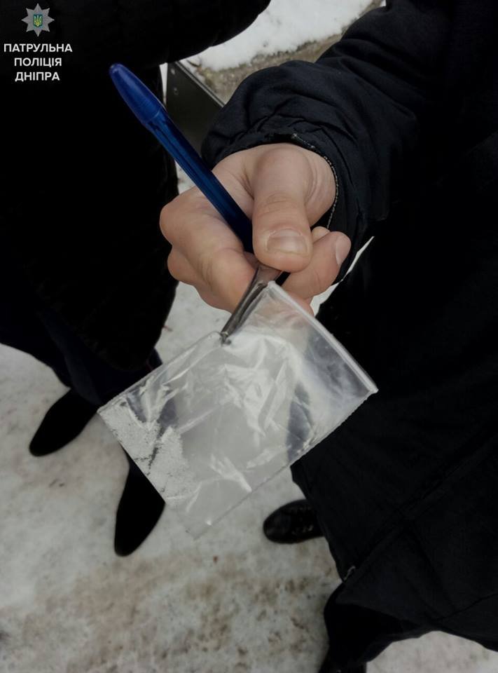 Попался на горячем: в Днепре у мужчины нашли вещество похожее на наркотики (ФОТО) 2