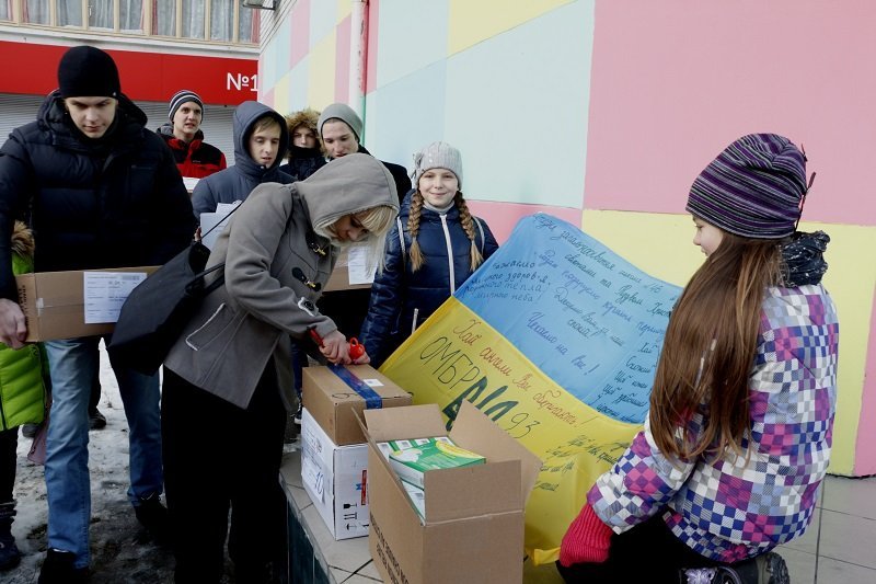 Днепровские школьники отправили бойцам медикаменты (ФОТО, ВИДЕО) 1