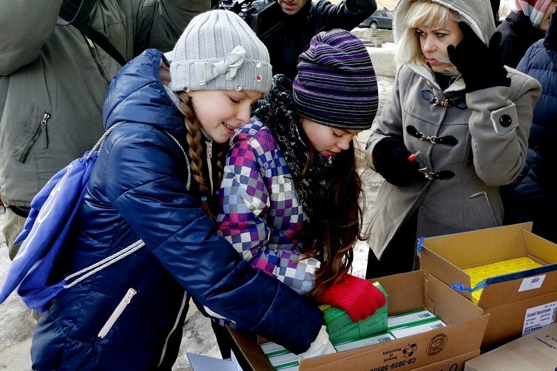 Днепровские школьники отправили бойцам медикаменты (ФОТО, ВИДЕО) 4