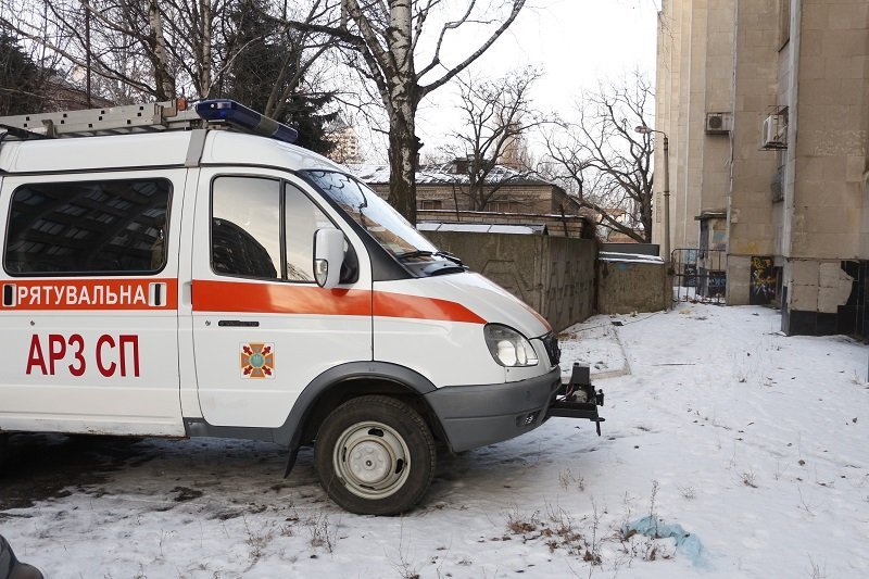 В Днепре больше двух часов спасали застрявшую собаку (ФОТО, ВИДЕО) 4
