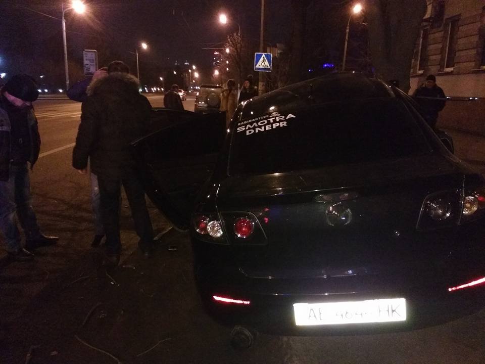 ДТП на Сичеславской Набережной возле "Поплавка": Mazda врезалась в дерево (ФОТО) 2