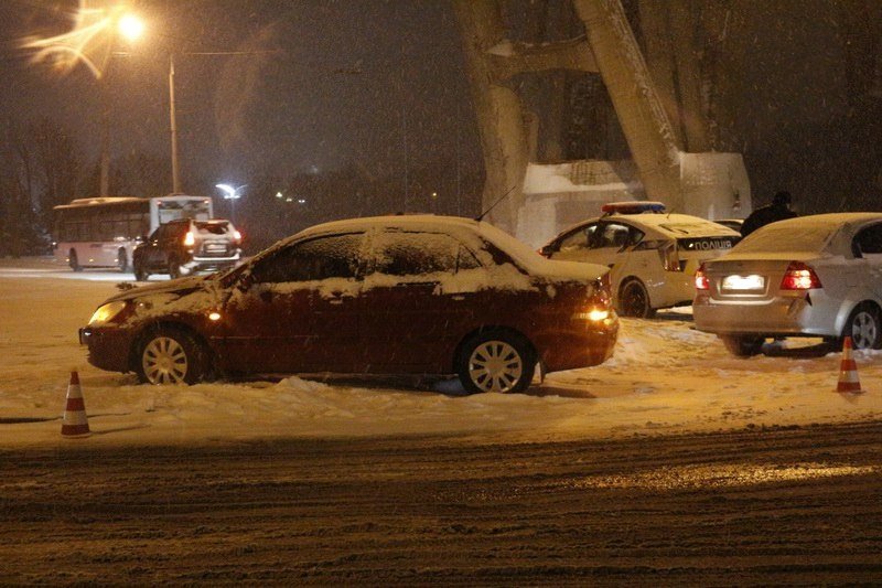 Авария в Днепре: столкнулось два автомобиля (ФОТО) 2