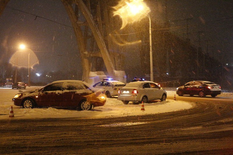 Авария в Днепре: столкнулось два автомобиля (ФОТО) 4