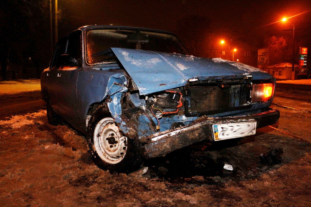 ДТП под Рождество: на Шинной не разминулись Жигули и Daewoo Nexia 3