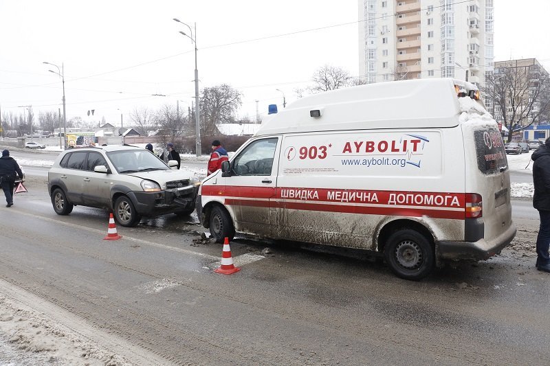 ДТП на Слобожанском: машина скорой помощи сбила человека и столкнулась с Hyundai Tucson (ФОТО, ВИДЕО) 6