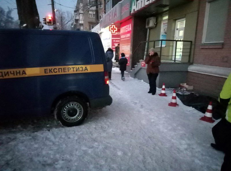 На 12 квартале мужчина умер прямо на улице (ФОТО) 3