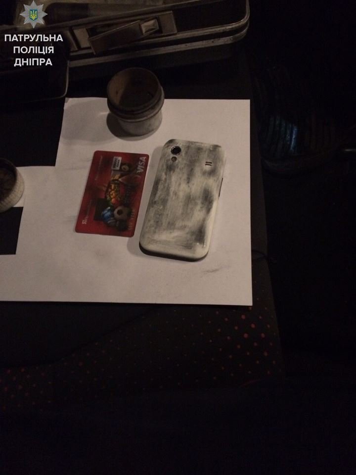 В Днепре неизвестные напали на парня и девушку 1